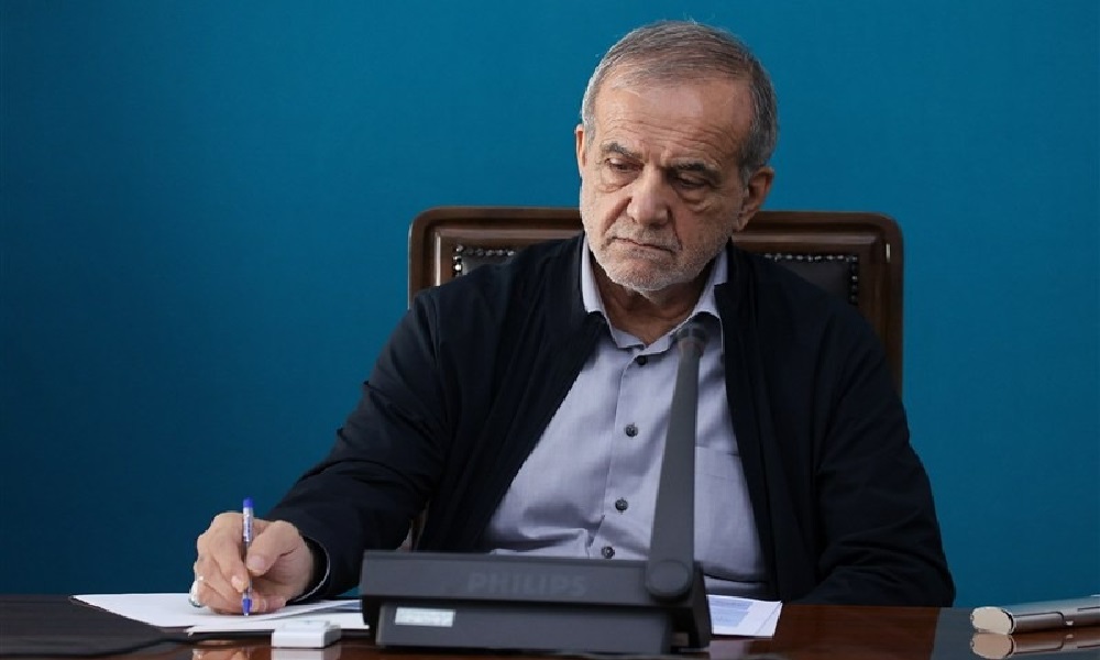 انتقاد رئیس‌جمهور از تعدد مجوزها و رانت ارزی/ صدهامیلیون دلار با انفعال مدیریتی صرف آیفون شد